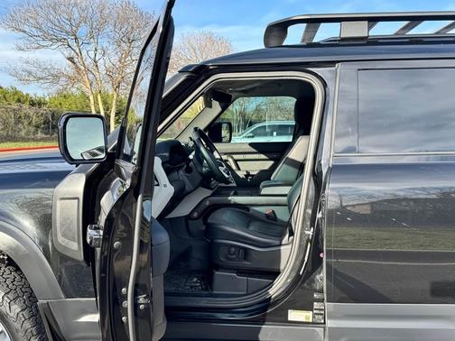 2020 Land Rover Defender 110 SE