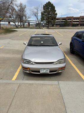 Beige 1995 Toyota Camry LE