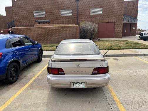 Beige 1995 Toyota Camry LE