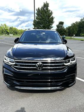 Black 2022 Volkswagen Tiguan 2.0T SEL R-Line