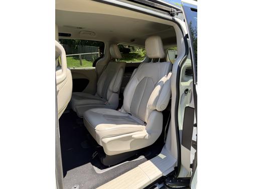 2021 Chrysler Pacifica Hybrid Touring L