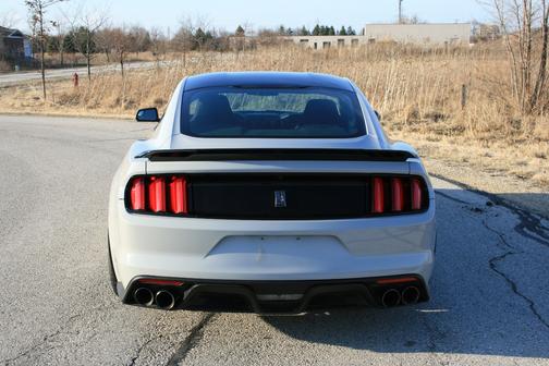 2016 Ford Shelby GT350 Base