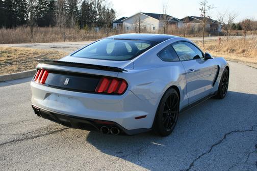 2016 Ford Shelby GT350 Base