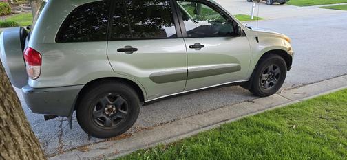 Silver 2002 Toyota RAV4 Base