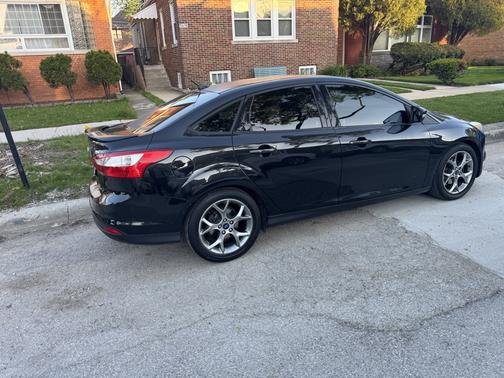 Black 2014 Ford Focus SE