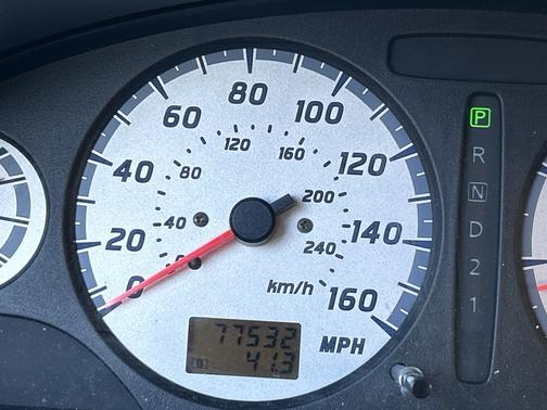 Gold 2000 Nissan Maxima SE