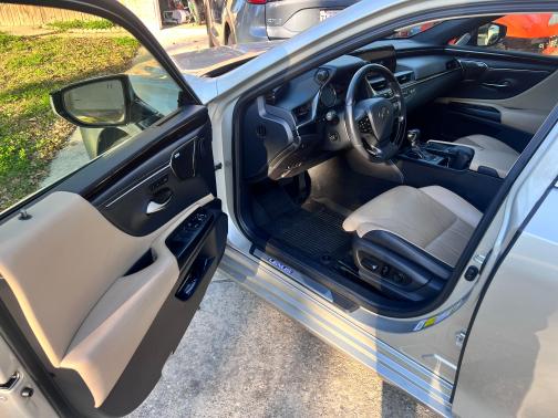 2020 Lexus ES 300h Luxury