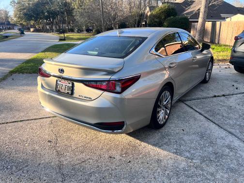 2020 Lexus ES 300h Luxury