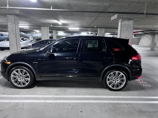 Photo 2 of 20 of 2014 Porsche Cayenne Hybrid S