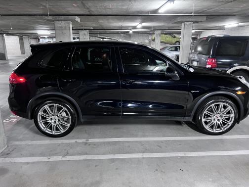 Photo 3 of 20 of 2014 Porsche Cayenne Hybrid S