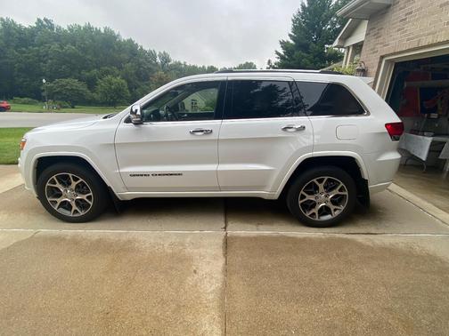 White 2019 Jeep Grand Cherokee Overland