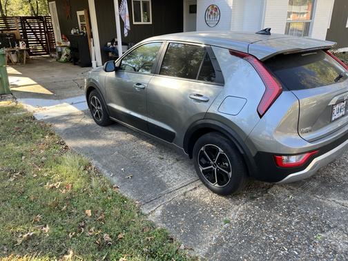 2023 Kia Niro LX