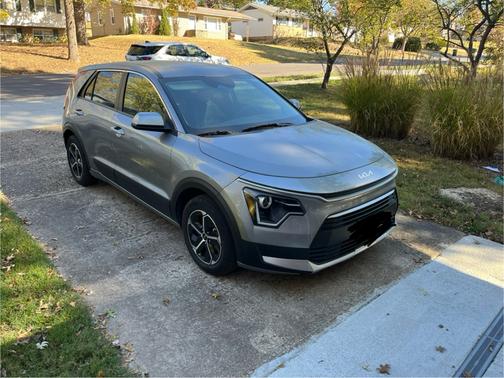 2023 Kia Niro LX