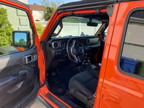 Orange 2018 Jeep Wrangler Unlimited Rubicon