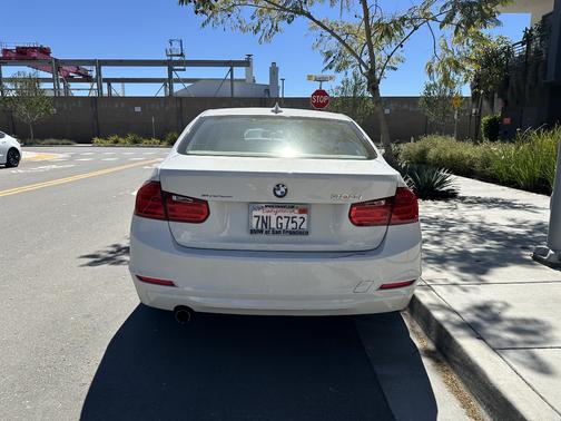 White 2015 BMW 320 i