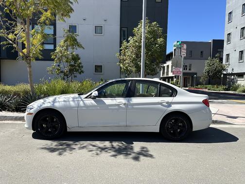 White 2015 BMW 320 i