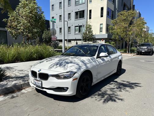 White 2015 BMW 320 i