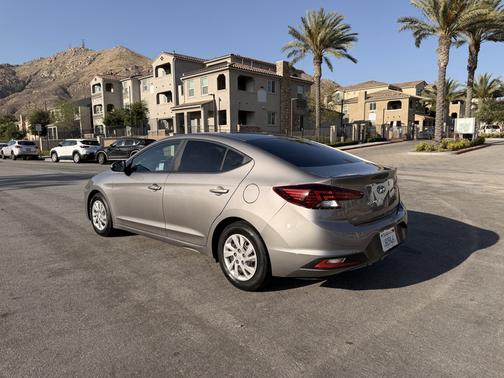 Silver 2020 Hyundai ELANTRA SE