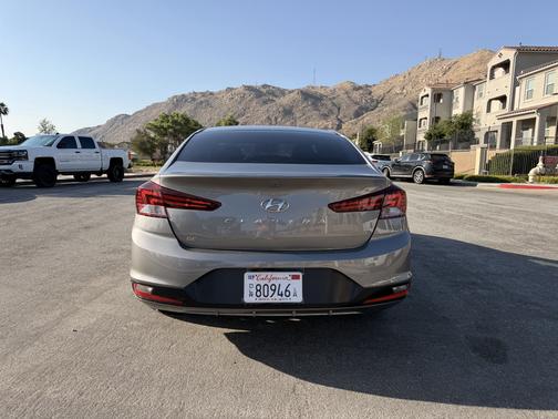 Silver 2020 Hyundai ELANTRA SE