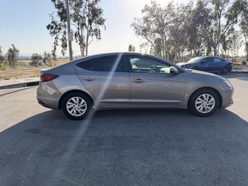 Silver 2020 Hyundai ELANTRA SE