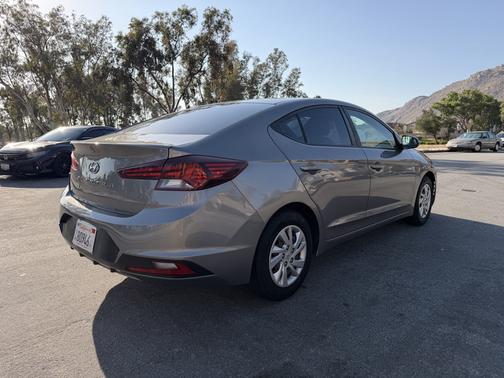 Silver 2020 Hyundai ELANTRA SE
