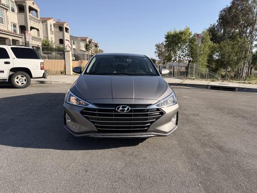 Silver 2020 Hyundai ELANTRA SE