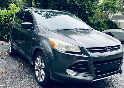 Gray 2015 Ford Escape SE