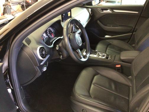 Photo 3 of 16 of 2017 Audi A3 2.0T Premium
