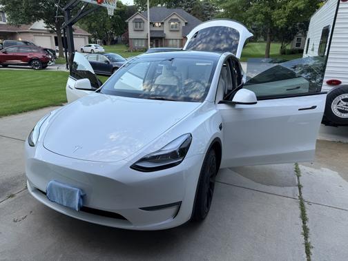 2023 Tesla Model Y Long Range
