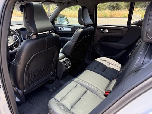 2020 Volvo XC40 T4 Momentum