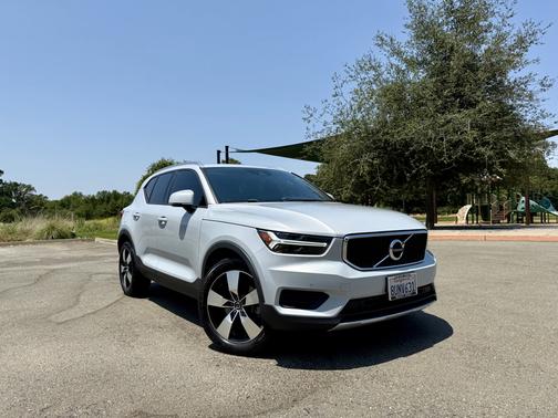2020 Volvo XC40 T4 Momentum