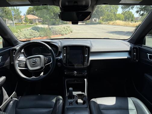 2020 Volvo XC40 T4 Momentum