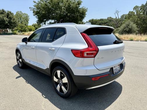 2020 Volvo XC40 T4 Momentum