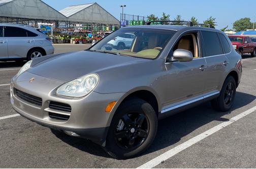 Photo 3 of 8 of 2004 Porsche Cayenne S