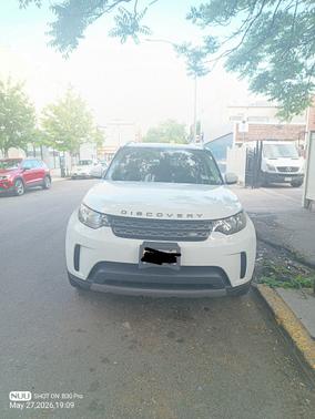White 2018 Land Rover Discovery SE