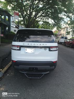 White 2018 Land Rover Discovery SE