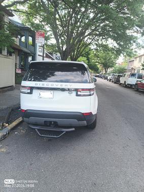 White 2018 Land Rover Discovery SE