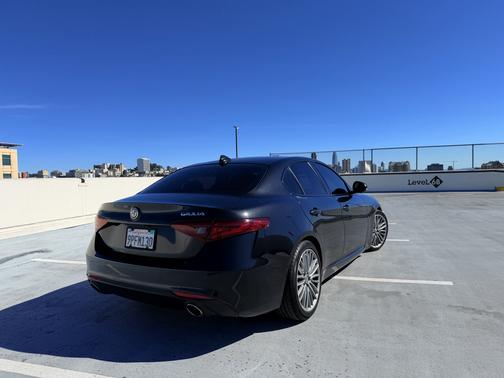 Black 2018 Alfa Romeo Giulia Ti Lusso