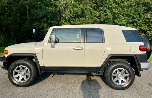 2014 Toyota FJ Cruiser Base