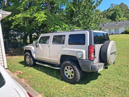 Beige 2008 Hummer H3 Base