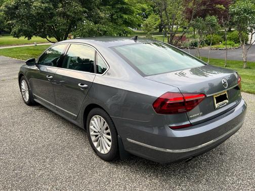 2017 Volkswagen Passat 1.8T SE