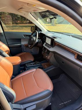 Black 2023 Ford Maverick Lariat