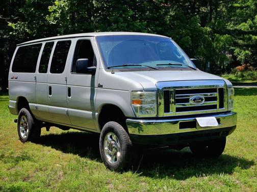 2008 Ford E350 Super Duty XLT Wagon