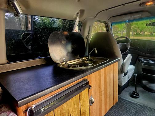 2008 Ford E350 Super Duty XLT Wagon
