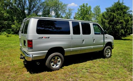 2008 Ford E350 Super Duty XLT Wagon