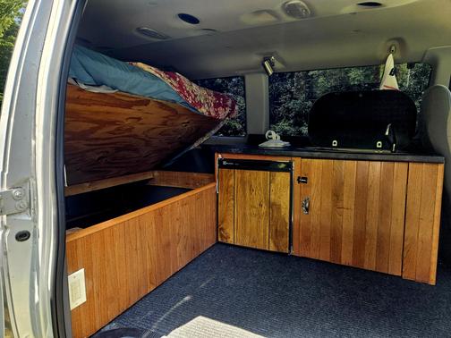 2008 Ford E350 Super Duty XLT Wagon