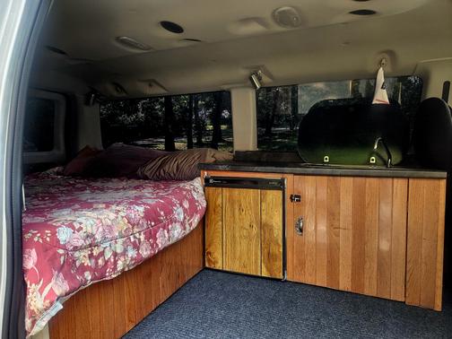 2008 Ford E350 Super Duty XLT Wagon