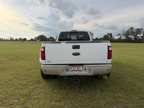 White 2008 Ford F-350 Lariat Crew Cab Super Duty DRW
