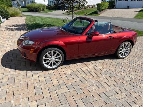 Gold 2008 Mazda MX-5 Miata Grand Touring