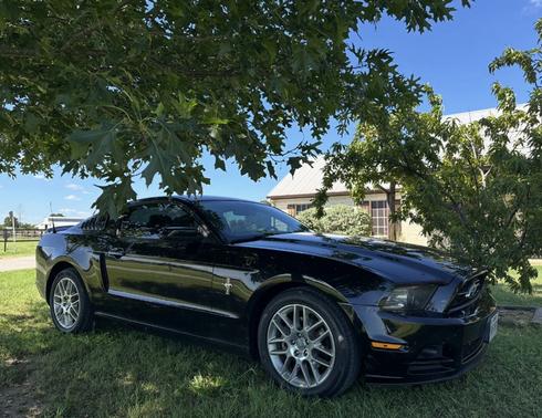 Black 2014 Ford Mustang V6 Premium